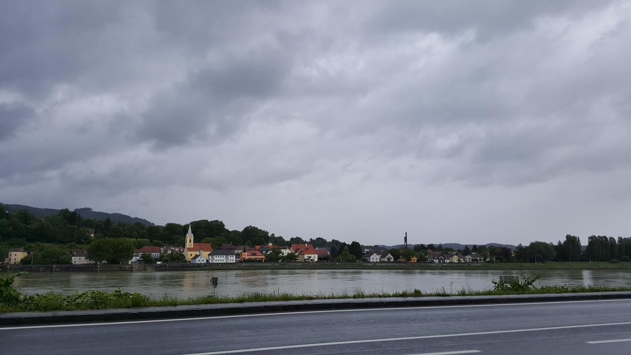 Asia Wok Gasthof Ybbs an der Donau Bagian luar foto
